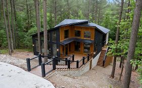 Vacana Top Rated Cuddle Couples Cabin, Hottub, Firepit, Pet Friendly, Secluded